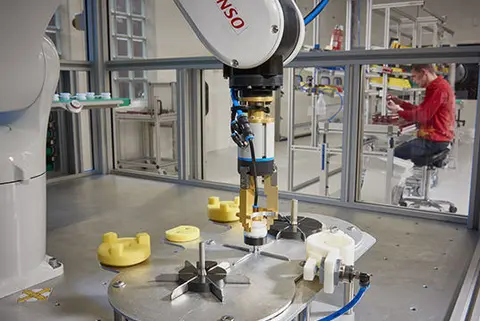 En robot som bemästrar magisk magnetism